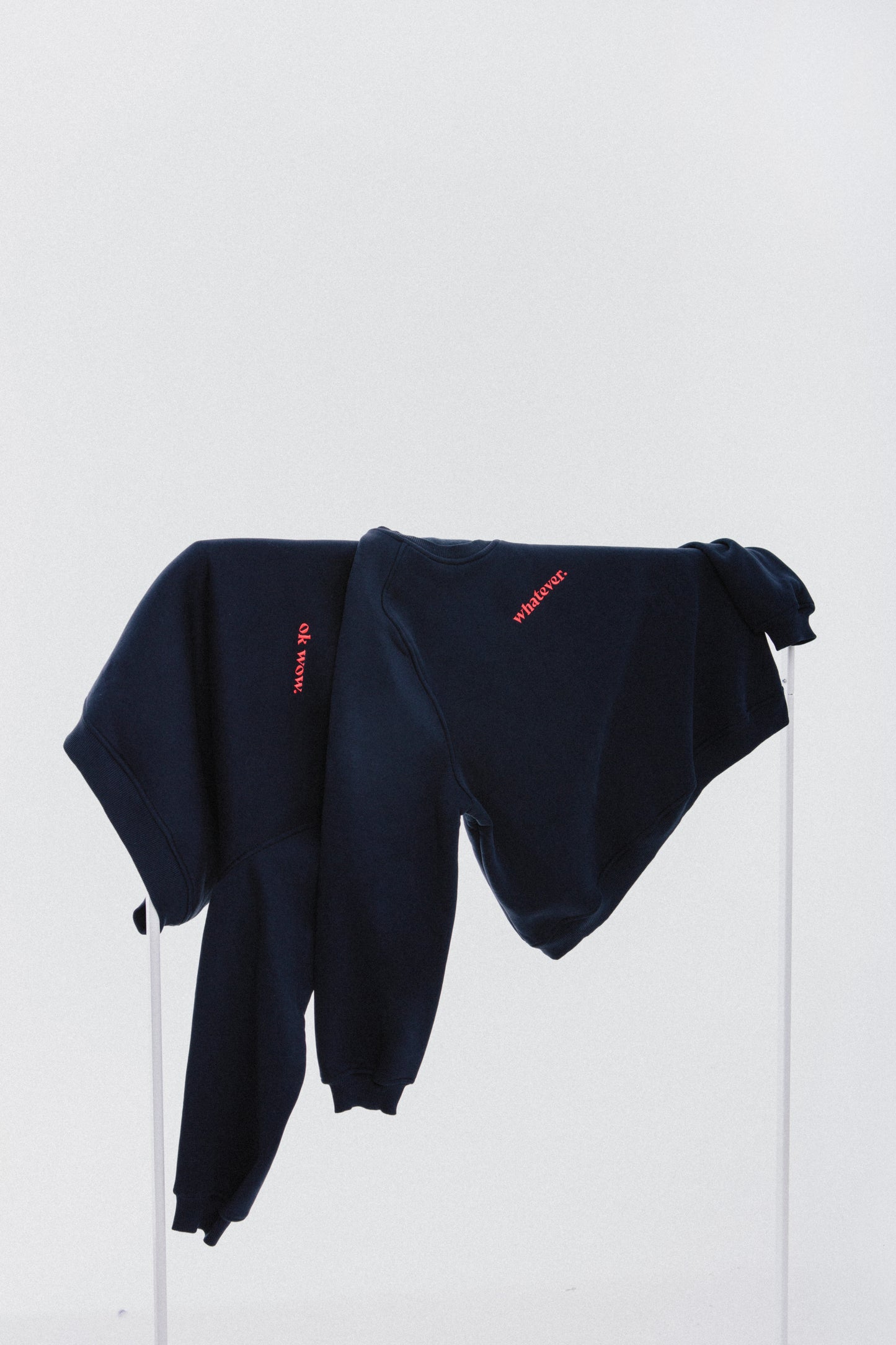 ok wow. sweatshirt blue/neon pink