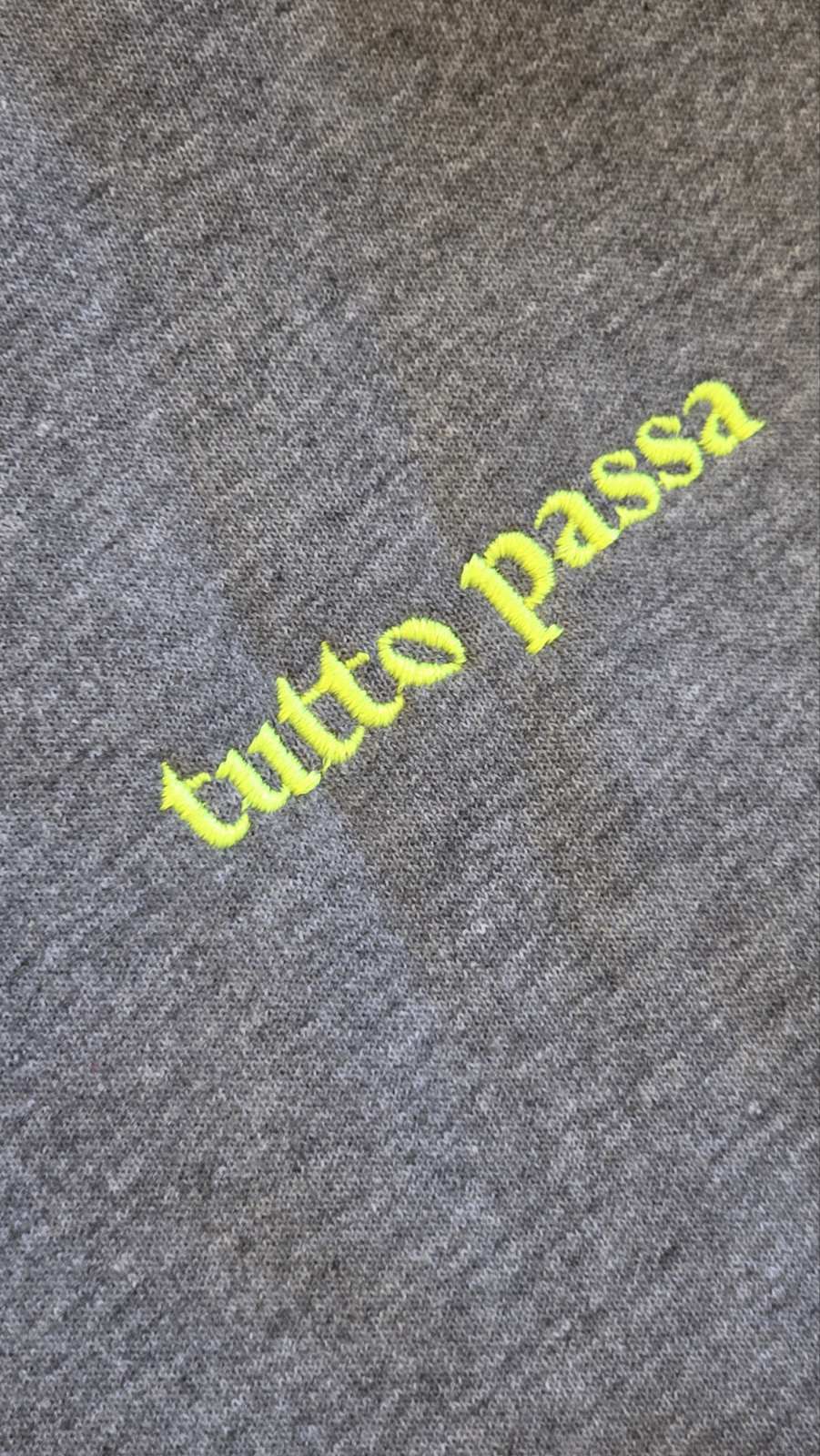 Tutto passa sweatshirt grey