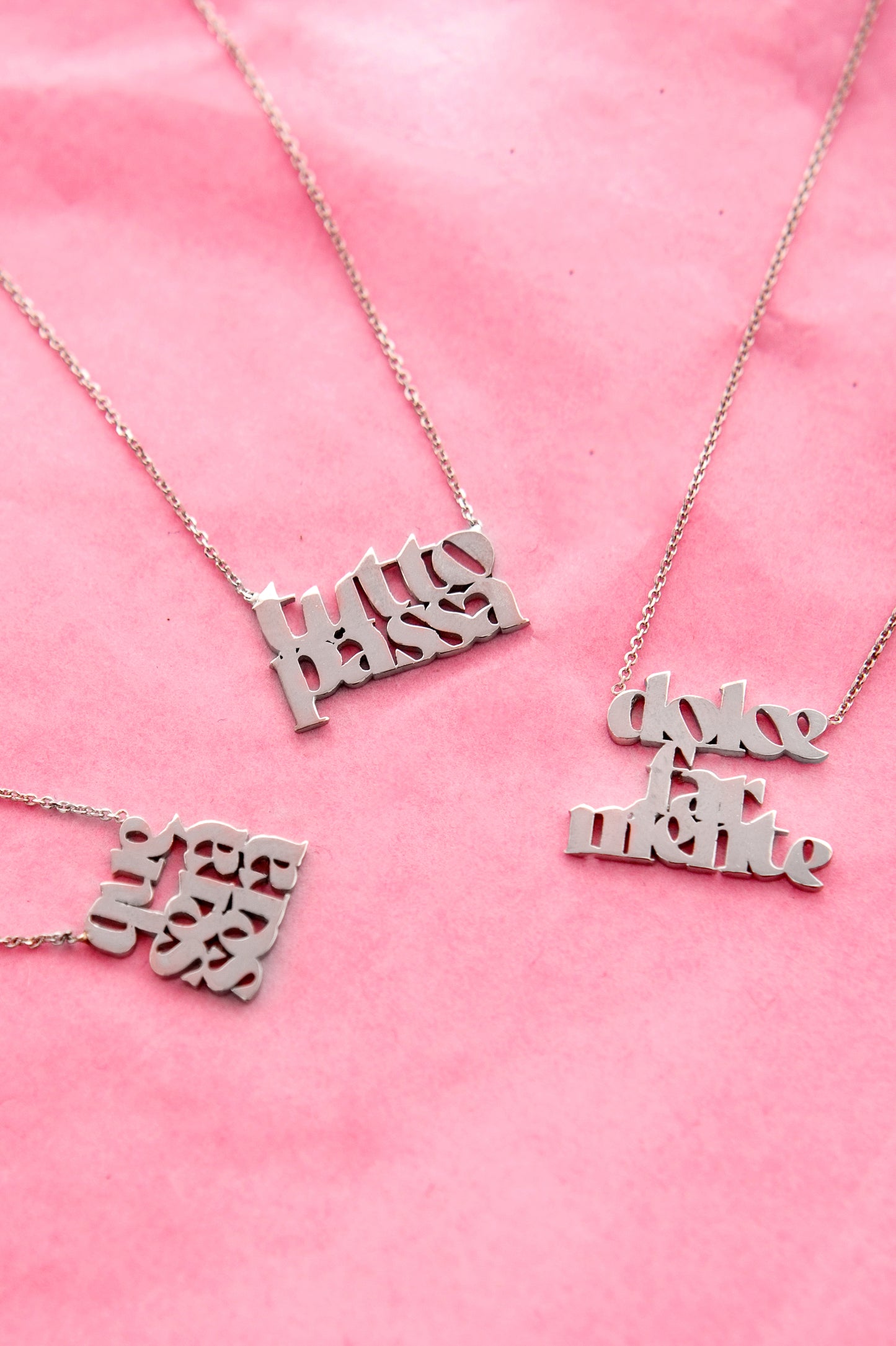 tutto passa necklace