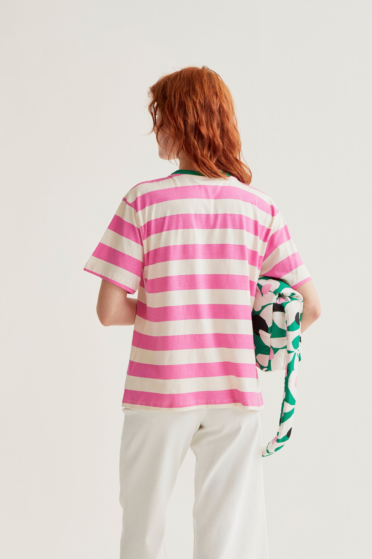 t-shirt με ροζ και λευκές ρίγες